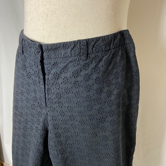 Jones New York Black Floral Eyelet Capri Pants Women's Plus Size 16W - Picture 2 of 9